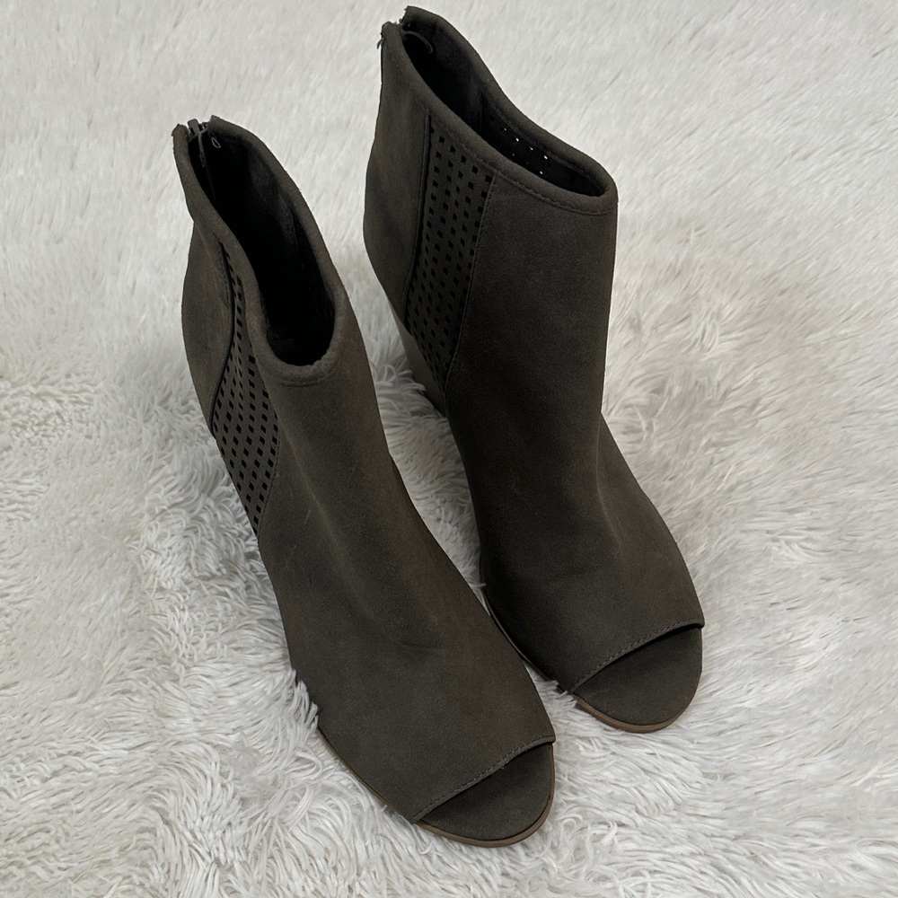 😊 Jasmin Peep Toe Bootie